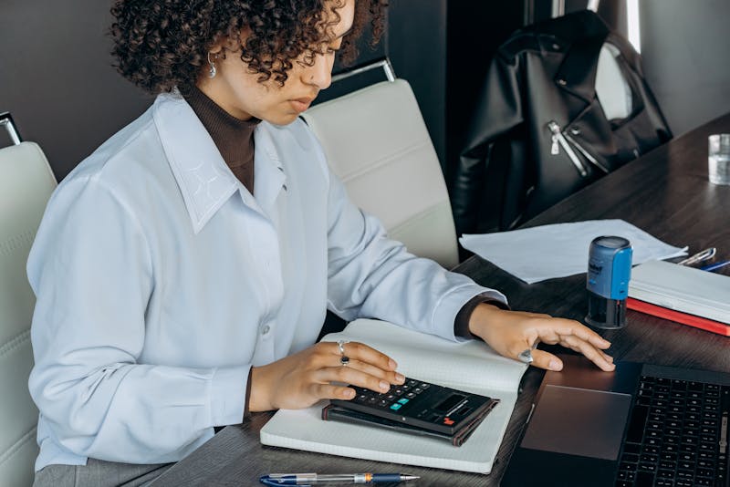 Tax Advisors vs. Financial Advisors: What’s the Difference?